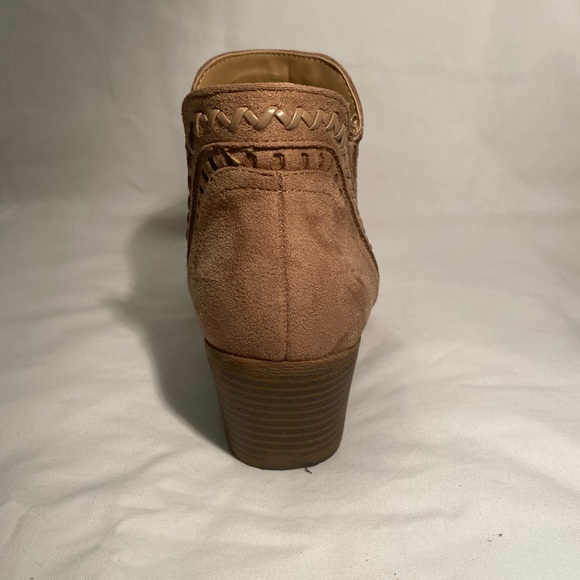 Selling brown cute ankle booties, size: 6 - Picture 4 of 6
